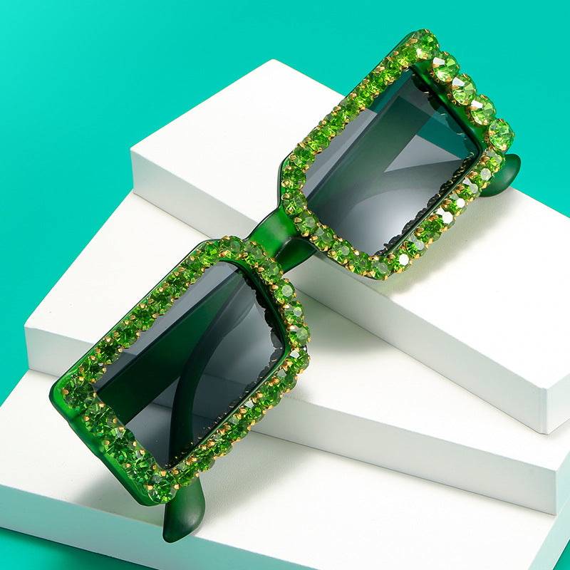 Dame moteriktig solbrille med glitrende rammedekorasjon Luvikno