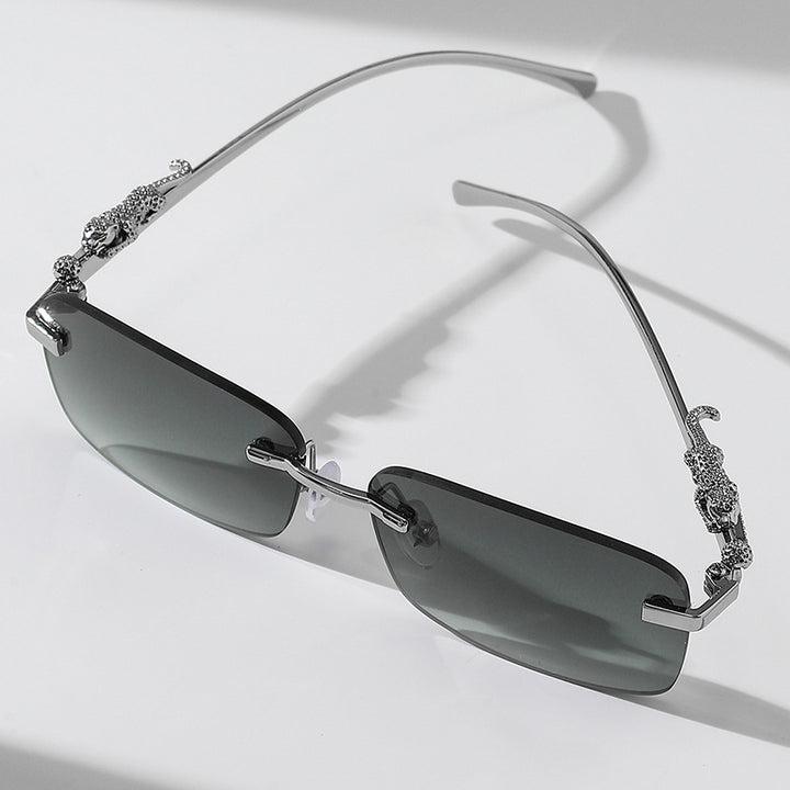 Dame moteriktig solbrille med kunstneriske utsmykninger Luvikno