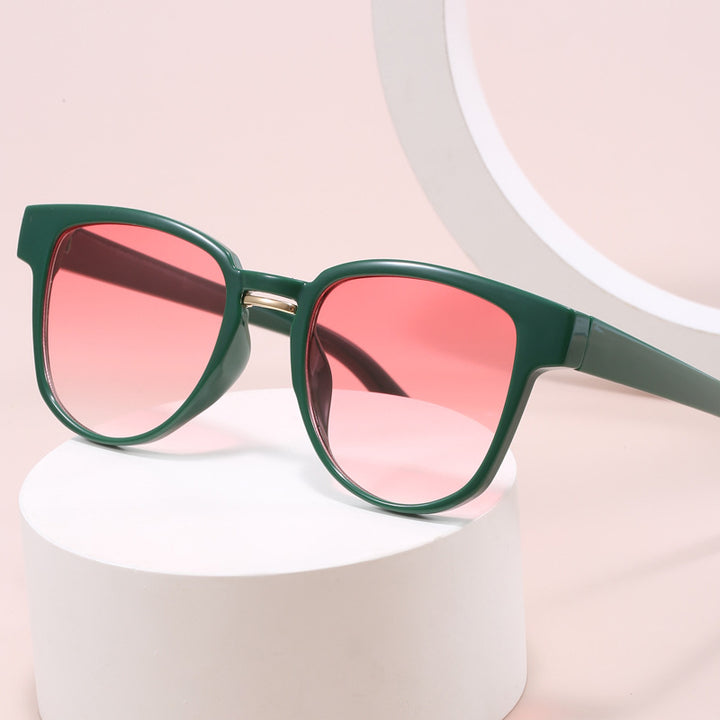 Dame solbrille i moteriktig cat-eye stil Luvikno