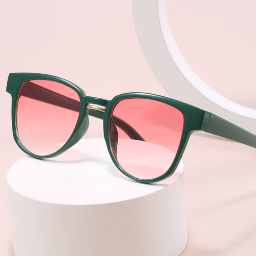 Dame solbrille i moteriktig cat-eye stil Luvikno