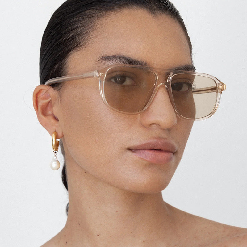 Dame moteriktig solbrille i elegant kvadratdesign Luvikno