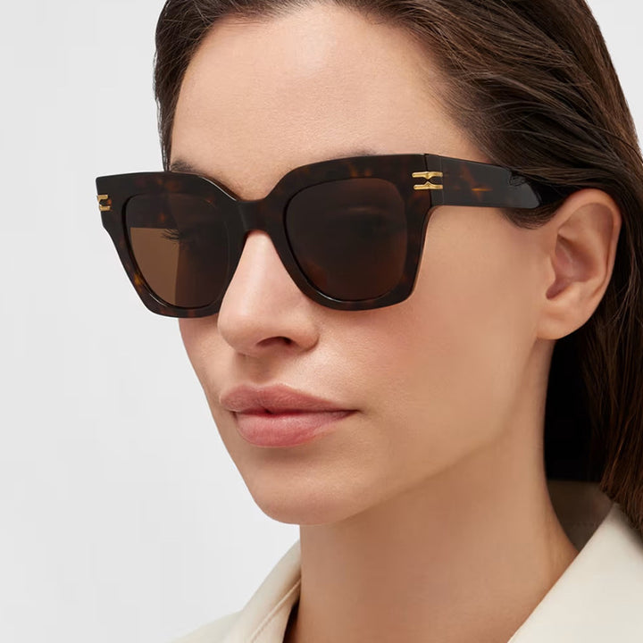 Dame moteriktig solbrille med elegante aksenter Luvikno