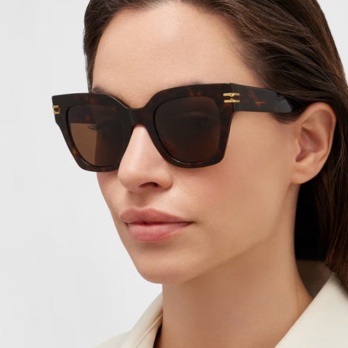 Dame moteriktig solbrille med elegante aksenter Luvikno