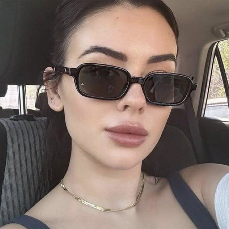 Dame moteriktig lesebrille i moderne kvadratisk design Luvikno
