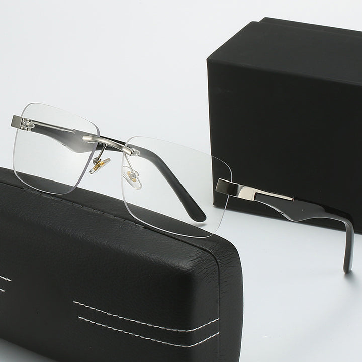 Dame moteriktig halvrammebrille med elegant metall- og plastmix Luvikno