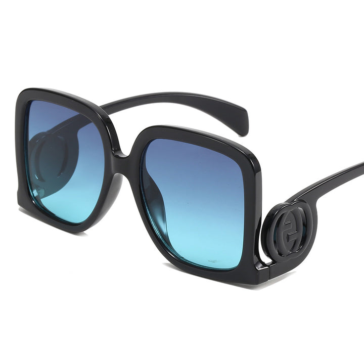 Dame solbrille i elegant kvadrat-design Luvikno