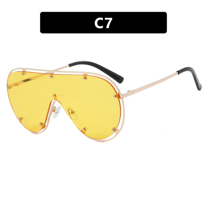 Dame moteriktig oversized solbrille i stilig retro-design Luvikno