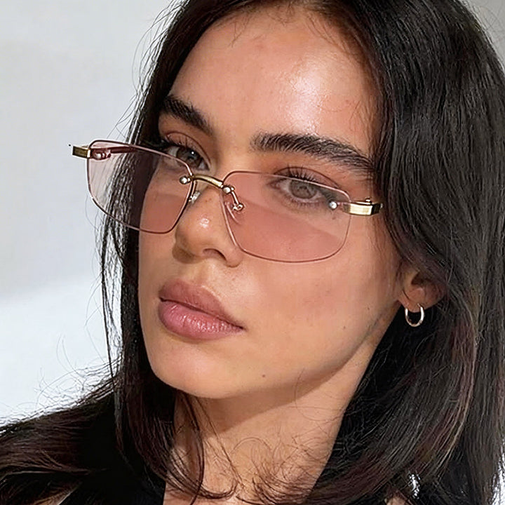 Dame moteriktig rektangulær solbrille med minimalistisk ramme Luvikno