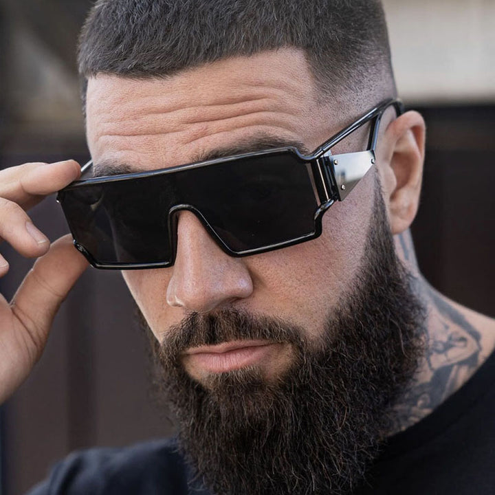 Dame moteriktig sports solbrille med futuristisk design Luvikno
