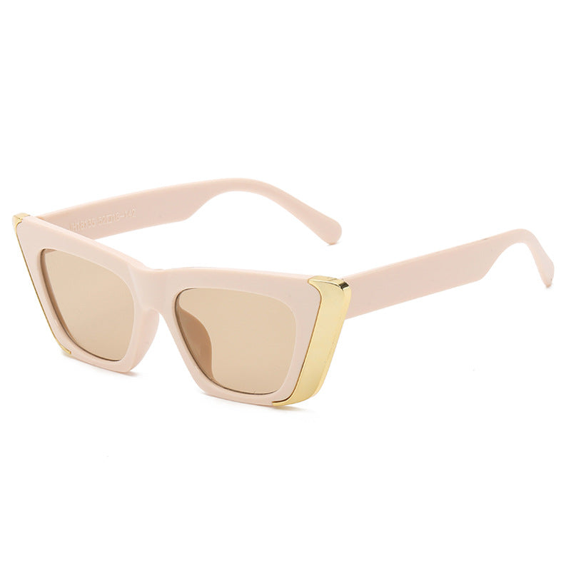 Dame moteriktig solbrille med firkantet ramme og luksuriøst fôr Luvikno