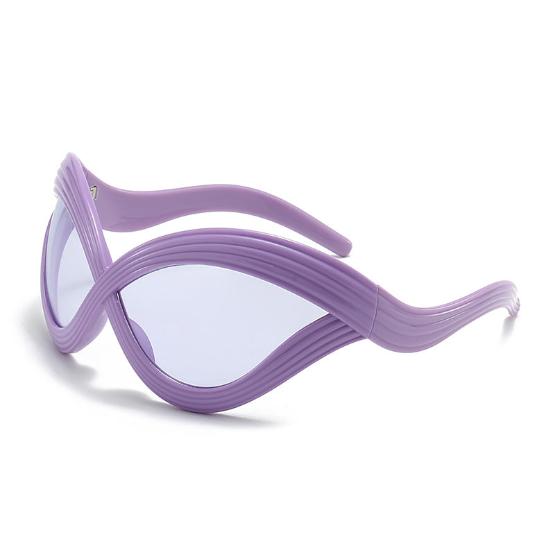 Dame ekstraordinær solbrille med buet design Luvikno