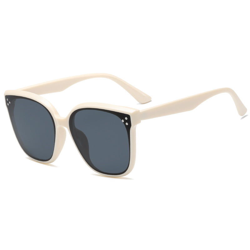 Dame firkantet solbrille med stilistisk, bred ramme Luvikno