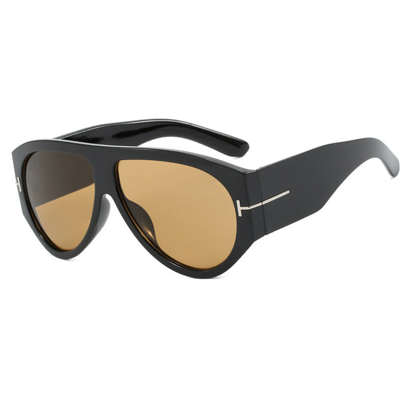 Dame elegant solbrille i markant design Luvikno