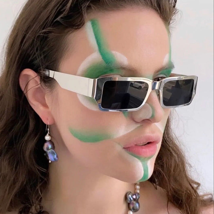 Dame geometrisk solbrille med beskyttende UV-filter og robust metallramme Luvikno