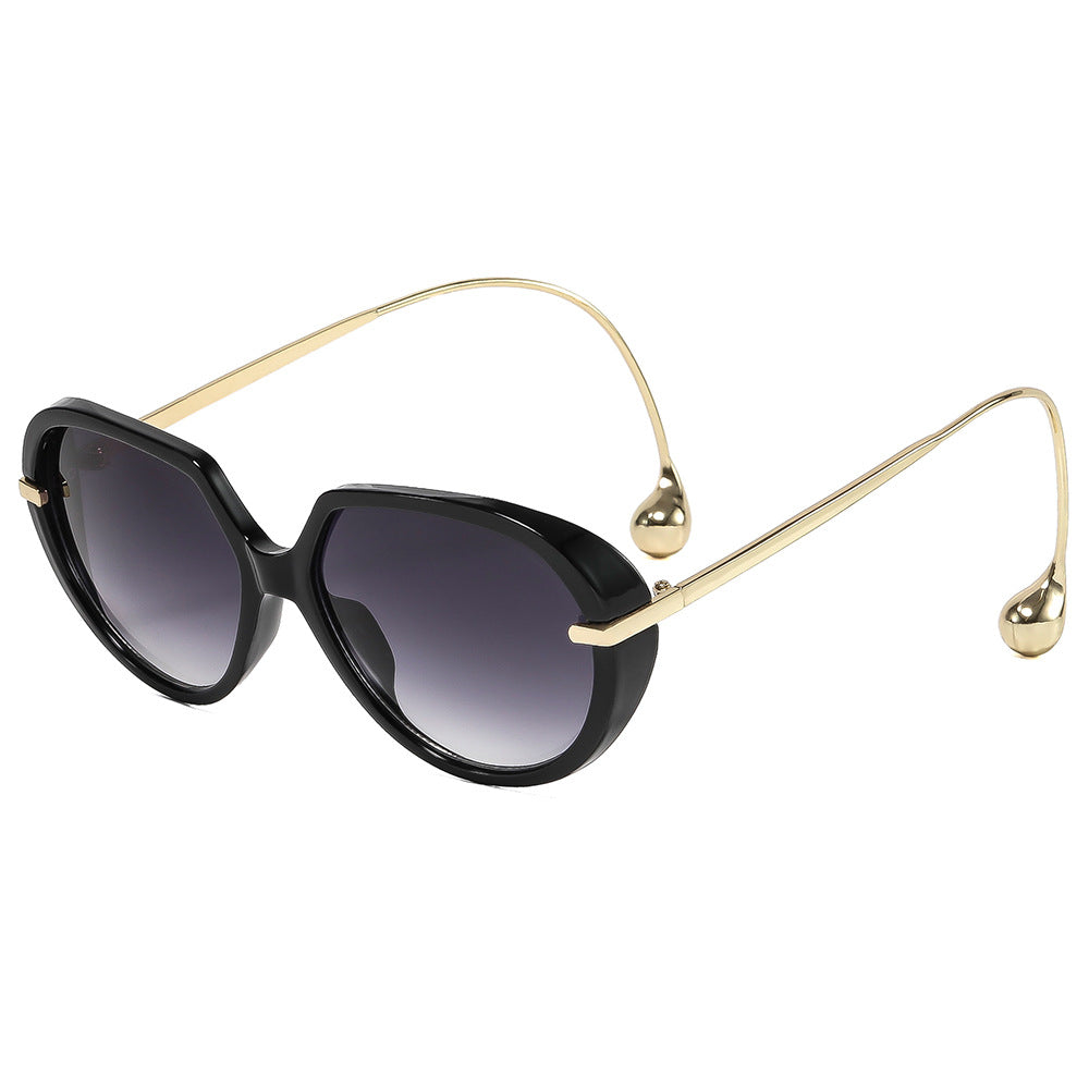 Dame cat-eye solbriller med gyldne detaljer og stilig ramme Luvikno