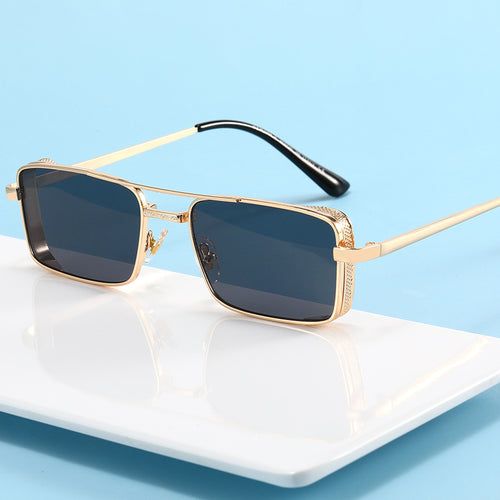 Dame moteriktig rektangulær solbrille med luksuriøs ramme Luvikno