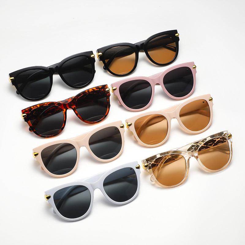 Dame designer solbrille med innovativ, detaljert ramme Luvikno