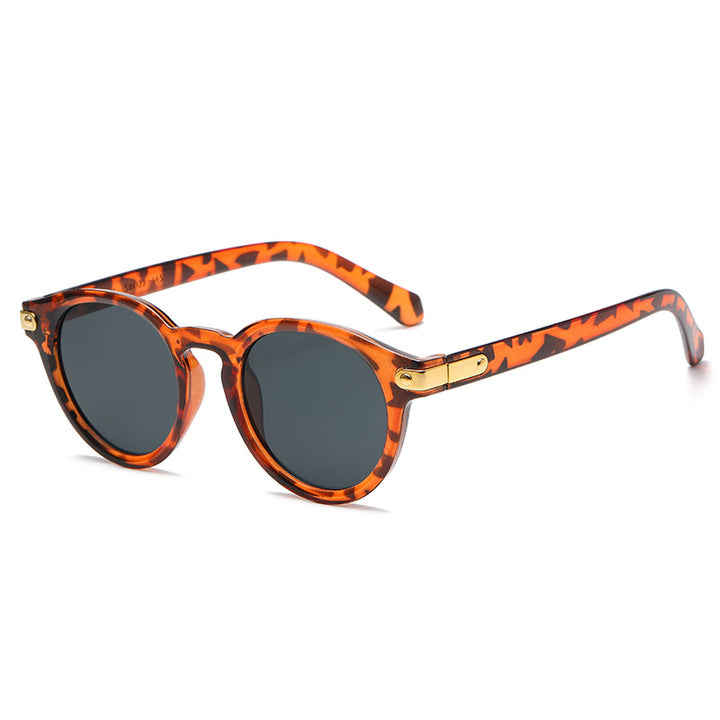 Dame moteriktig solbrille med transparent ramme og robuste glass Luvikno