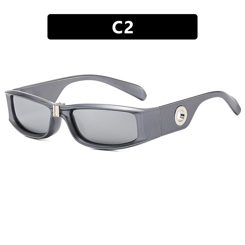 Dame moteriktig solbrille med beskyttende UV-filter og robust ramme Luvikno