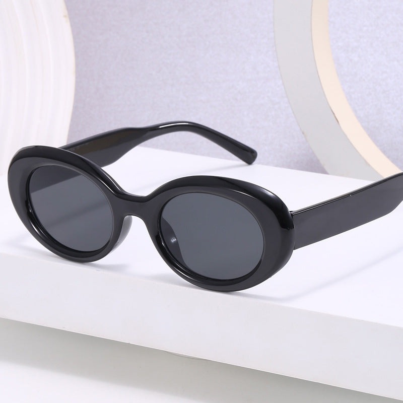 Damer oversized solbrille i moderne design Luvikno