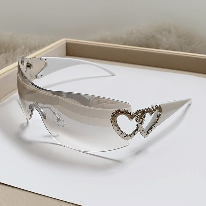 Dame designer-solbrille med luksuriøs hjerte-akseent Luvikno