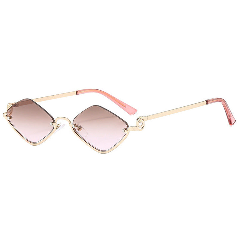 Dame trendy kvadratisk solbrille med filigran metallramme Luvikno