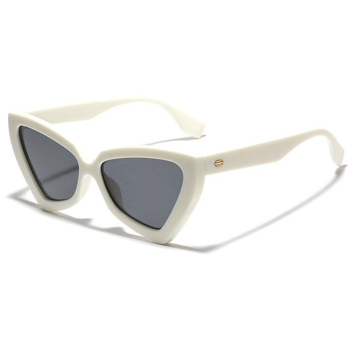 Dame Cat-Eye solbriller med speilende linser og robust ramme Luvikno