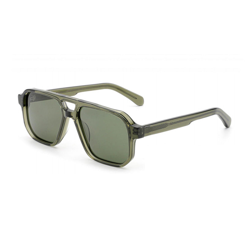 Dame solbrille i moderne, geometrisk design med robust ramme og UV-beskyttelse Luvikno