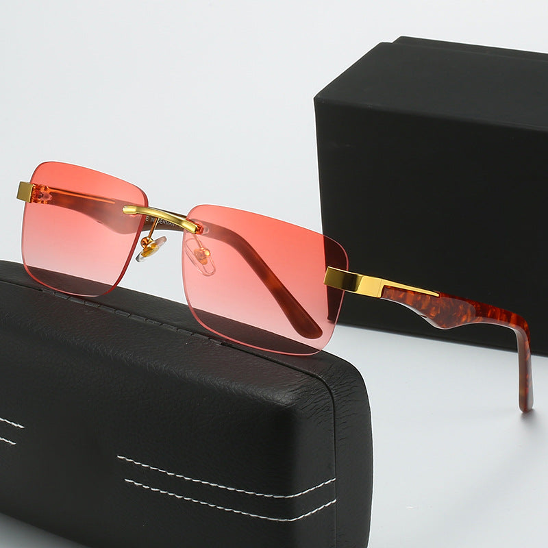 Dame moteriktig halvrammebrille med elegant metall- og plastmix Luvikno