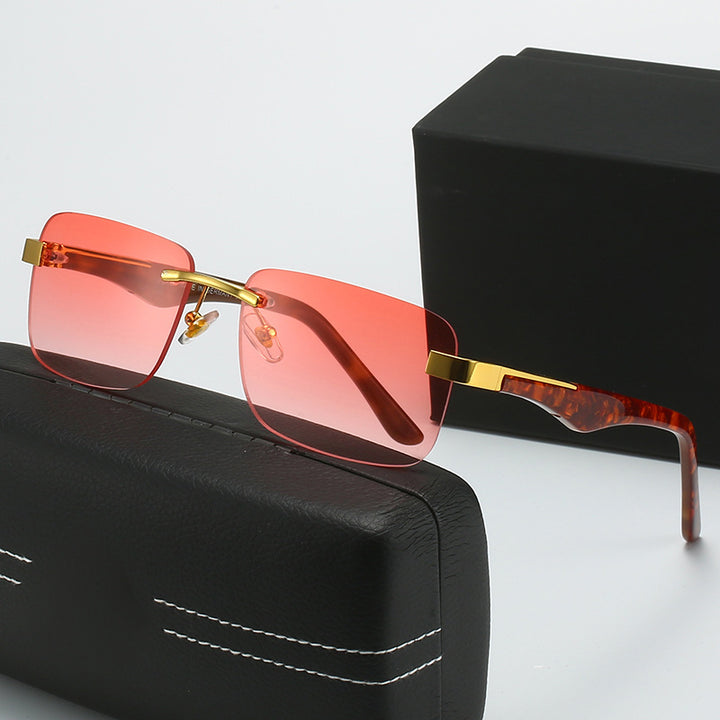 Dame moteriktig halvrammebrille med elegant metall- og plastmix Luvikno