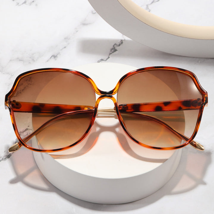 Dame solbrille i elegant oversized design Luvikno