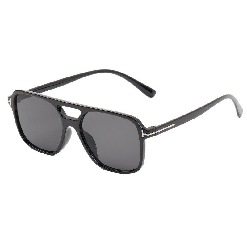 Dame moteriktig solbrille i trendy skilpadde-design Luvikno
