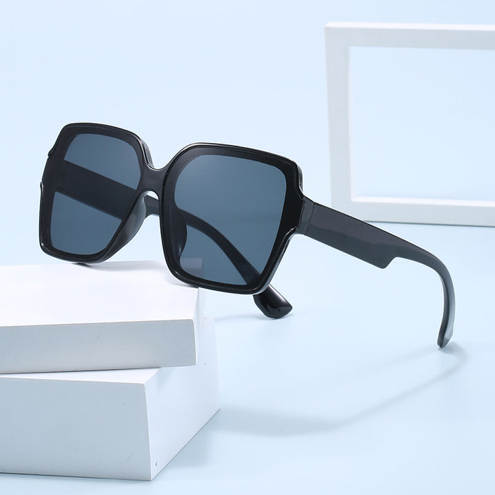 Dame kvadratisk solbrille med unik, stilfull ramme Luvikno
