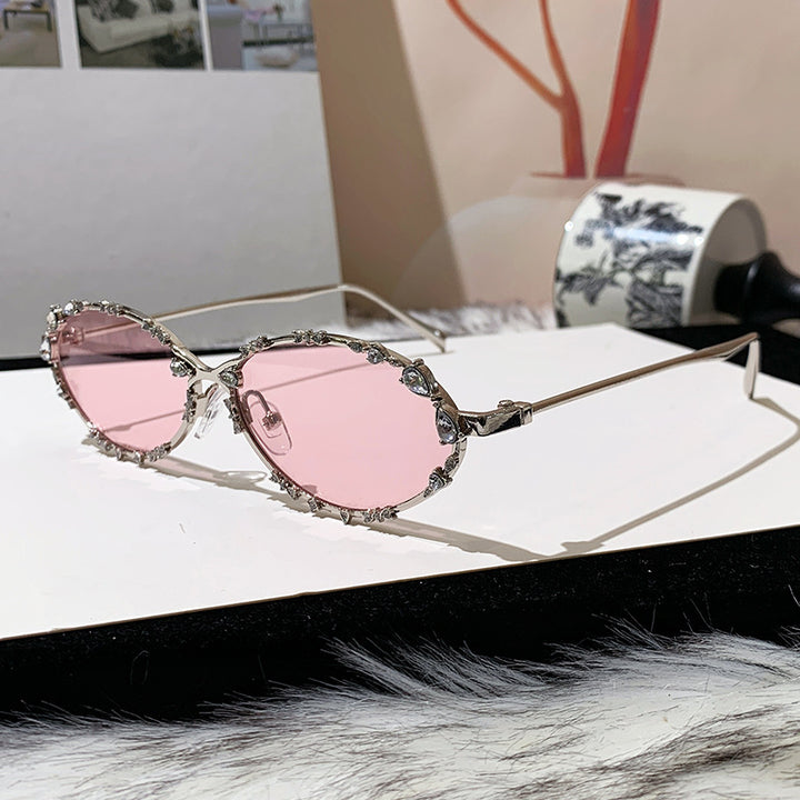 Dame ekstravagant oversized solbrille med futuristisk design Luvikno