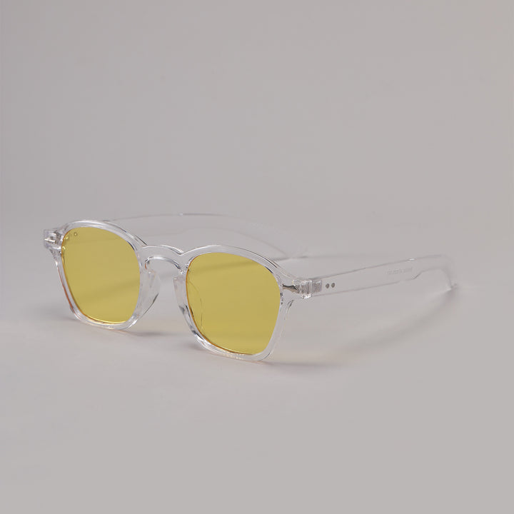Dame moteriktig solbrille med innovativt design og matt plastikkramme Luvikno