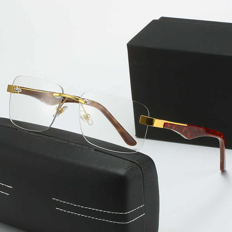 Dame moteriktig halvrammebrille med elegant metall- og plastmix Luvikno