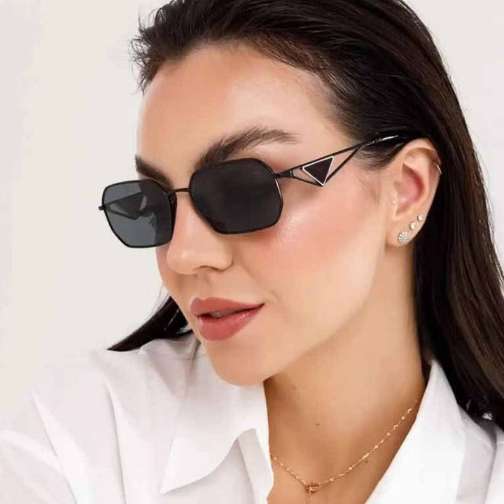 Dame geometrisk luksus solbrille med smal høyglans ramme Luvikno