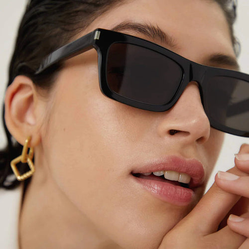 Dame kvadratisk solbrille med transparente linser og stillegant design Luvikno