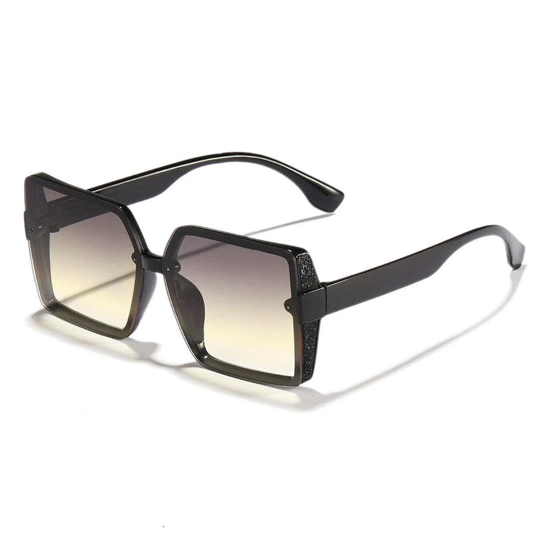 Dame moteriktig solbrille i ekstravagant firkantet design Luvikno