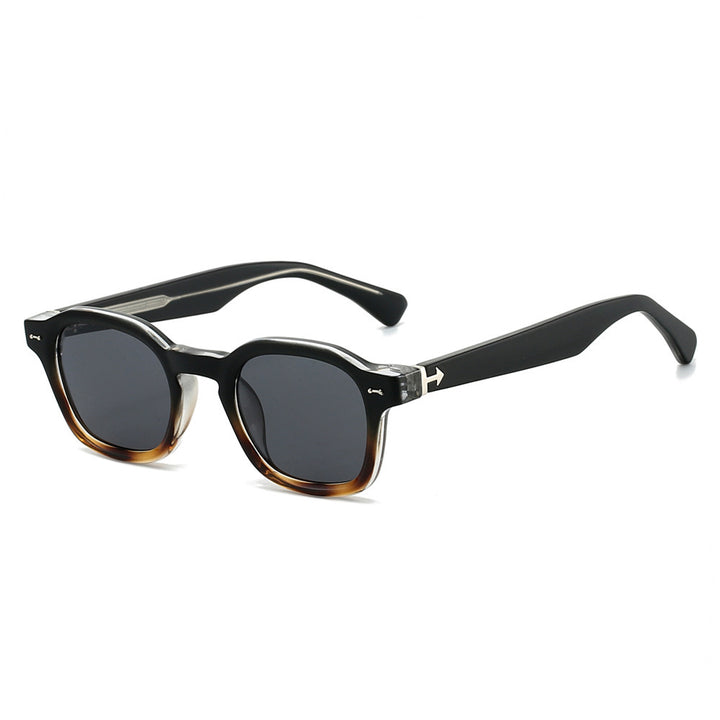 Dame moteriktig solbrille i unikt, kvadratisk design Luvikno