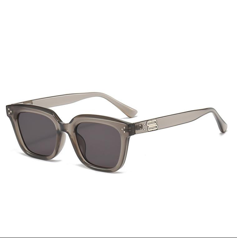 Dame moteriktig oversized solbrille med robust plastikkramme Luvikno