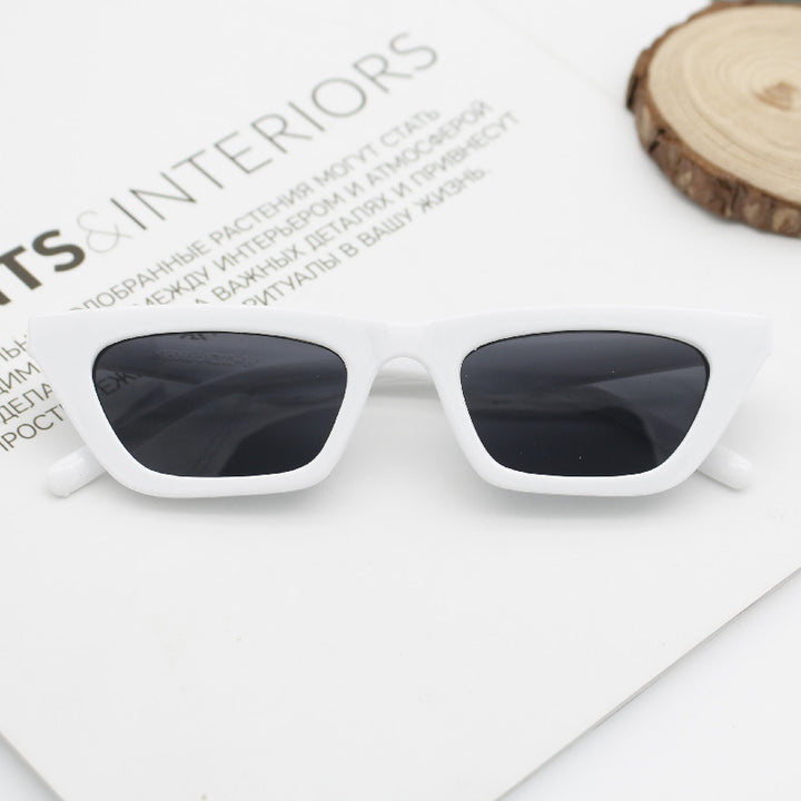 Dame geometrisk solbrille med raffinert plastikkramme Luvikno