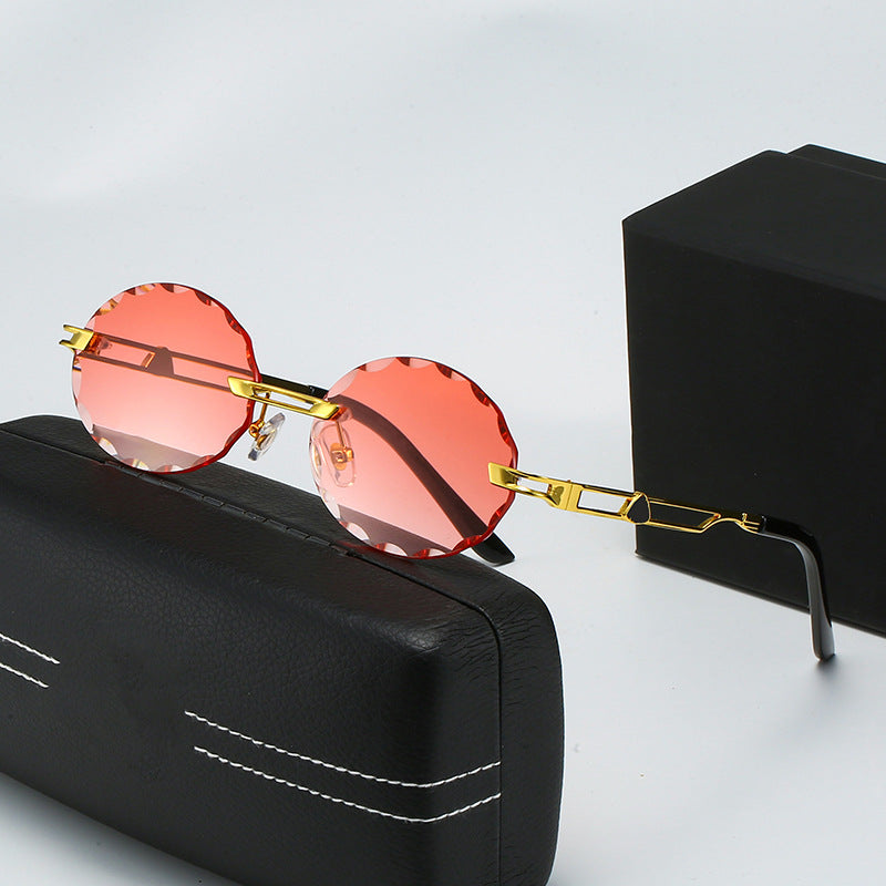 Dame rund solbrille med unikt bølgedesign og høykvalitets metallramme Luvikno