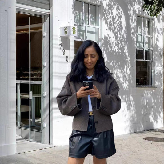 Naisten pehmeä villatakki nappikiinnityksellä Luvik