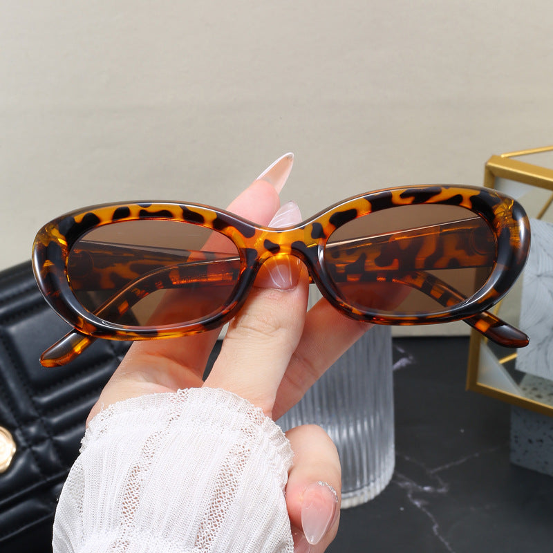 Dame moteriktig solbrille med oval design og UV-beskyttelse Luvikno