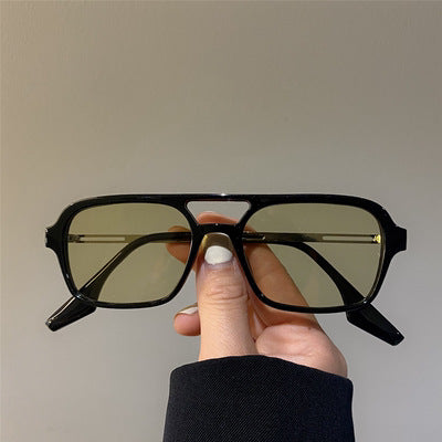 Dame trendy kvadratiske solbriller med transparent ramme og myke linser Luvikno