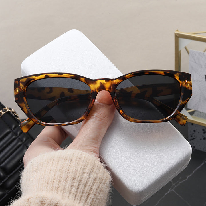 Dame Cat-Eye solbriller med stilfull ramme og UV-beskyttelse Luvikno