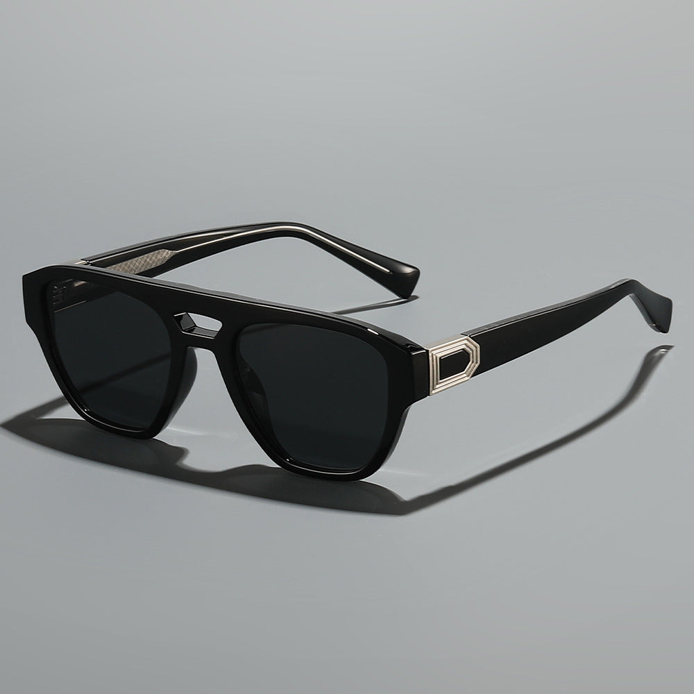 Dame Designer-solbrille med moderne, kantete ramme og gradient Luvikno