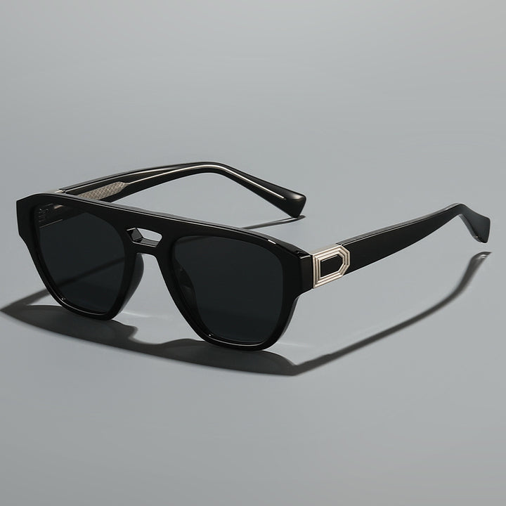 Dame Designer-solbrille med moderne, kantete ramme og gradient Luvikno
