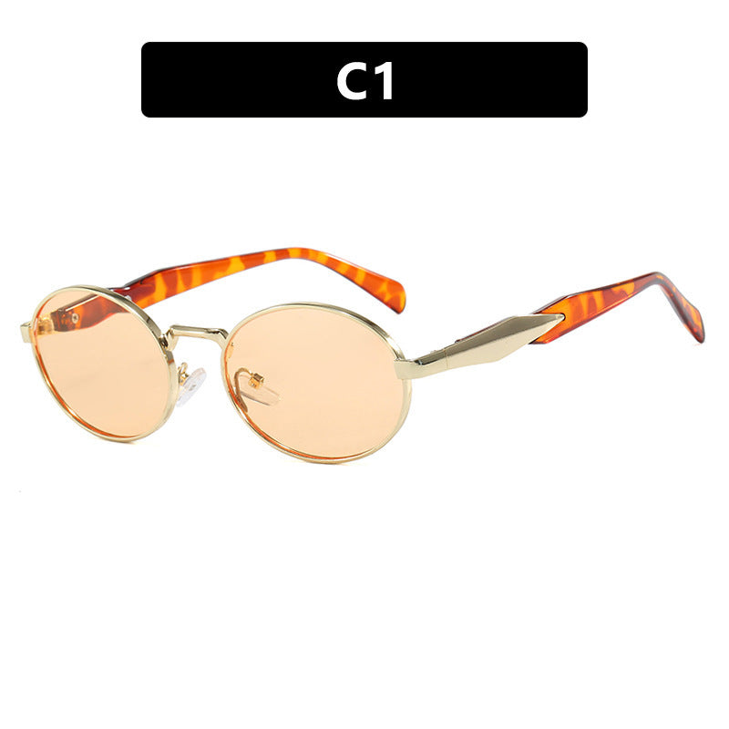 Dame moteriktig solbrille i elegant ovaldesign med trendy detaljer Luvikno